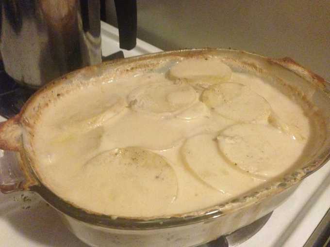 Cooked casserole dish of scalloped potatoes Picture